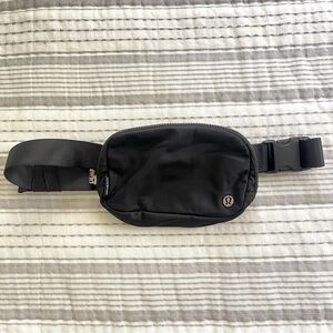 Everywhere Belt Bag 1L